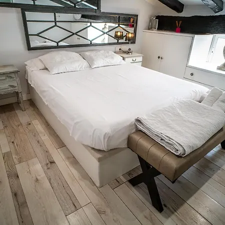 Atico Con Terraza Y Jacuzzi En El Centro Apartmán