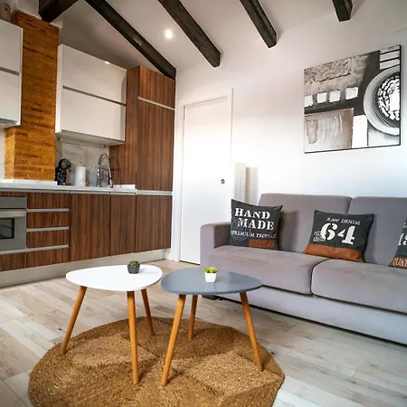 Atico Con Terraza Y Jacuzzi En El Centro Apartmán